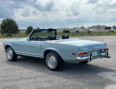 1971 Mercedes - Benz 200-Series