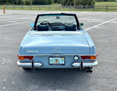 1971 Mercedes - Benz 200-Series