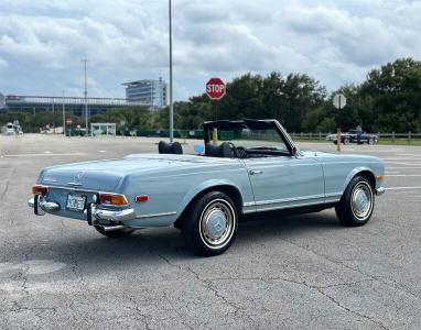 1971 Mercedes - Benz 200-Series