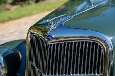 1935 Ford Model 48 De Luxe Roadster