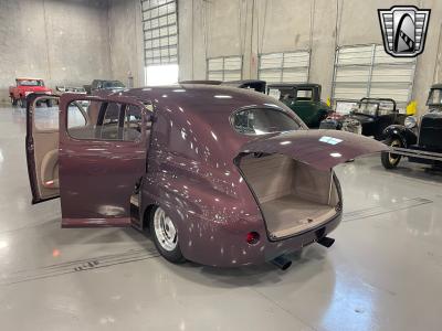 1947 Ford Deluxe / Super Deluxe