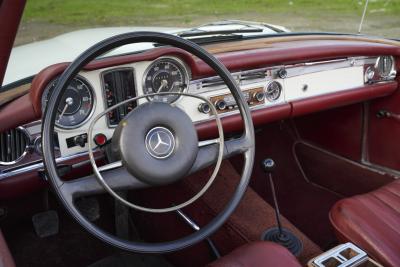 1968 Mercedes - Benz 280 SL Pagoda