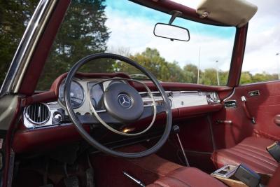 1968 Mercedes - Benz 280 SL Pagoda