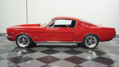 1965 Ford Mustang 2+2 Fastback Restomod