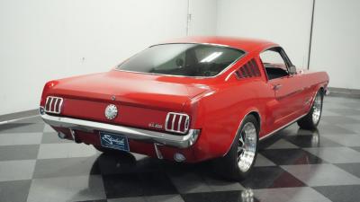 1965 Ford Mustang 2+2 Fastback Restomod