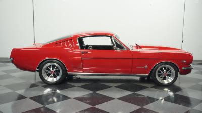 1965 Ford Mustang 2+2 Fastback Restomod