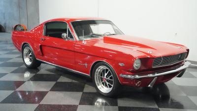 1965 Ford Mustang 2+2 Fastback Restomod