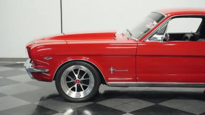 1965 Ford Mustang 2+2 Fastback Restomod