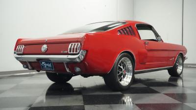 1965 Ford Mustang 2+2 Fastback Restomod