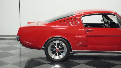 1965 Ford Mustang 2+2 Fastback Restomod