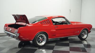 1965 Ford Mustang 2+2 Fastback Restomod