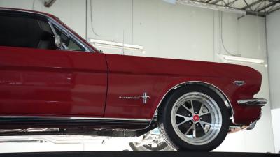 1965 Ford Mustang 2+2 Fastback Restomod