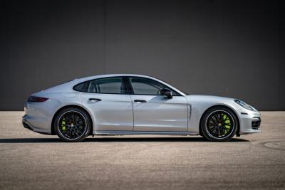 2020 Porsche Panamera Turbo S E-Hybrid