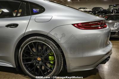 2020 Porsche Panamera Turbo S E-Hybrid