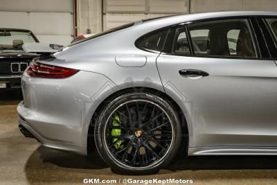 2020 Porsche Panamera Turbo S E-Hybrid