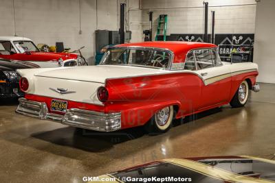 1957 Ford Fairlane 500 Skyliner