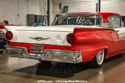 1957 Ford Fairlane 500 Skyliner