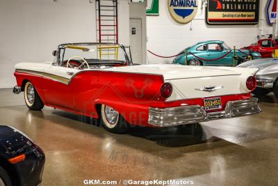 1957 Ford Fairlane 500 Skyliner