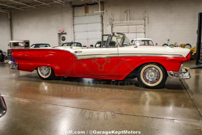 1957 Ford Fairlane 500 Skyliner