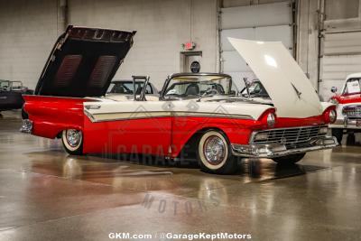 1957 Ford Fairlane 500 Skyliner