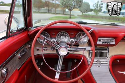 1962 Ford Thunderbird