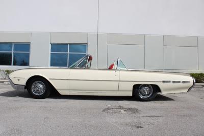 1962 Ford Thunderbird