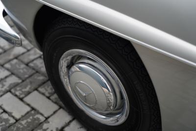 1960 Mercedes - Benz 190SL