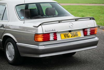 1990 Mercedes - Benz 300 SE AUTO