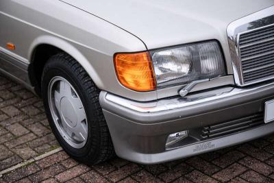 1990 Mercedes - Benz 300 SE AUTO