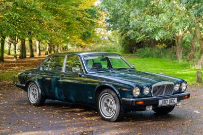 1992 Daimler DOUBLE SIX SALOON