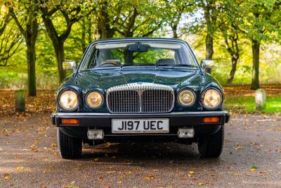 1992 Daimler DOUBLE SIX SALOON