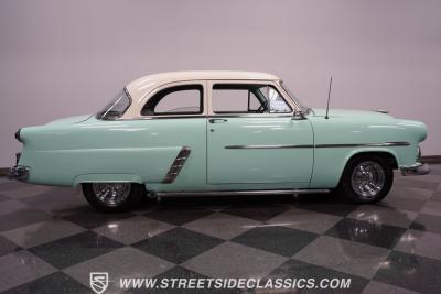 1952 Ford Crestline Restomod