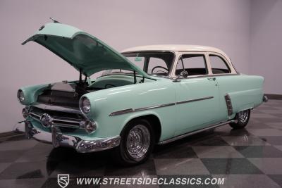 1952 Ford Crestline Restomod