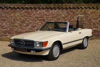 1989 Mercedes - Benz Mercedes Benz SL 560