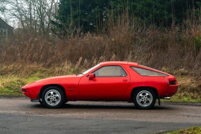 140 Porsche 928