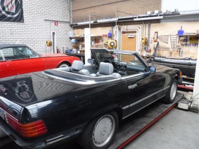 1988 Mercedes - Benz 560SL black &#039;&#039;88