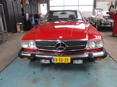 1985 Mercedes - Benz 380SL W107 Roadster red