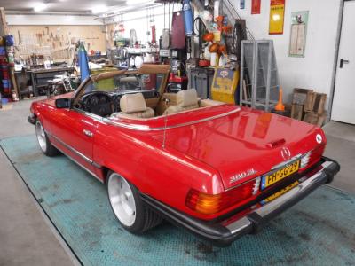 1985 Mercedes - Benz 380SL W107 Roadster red