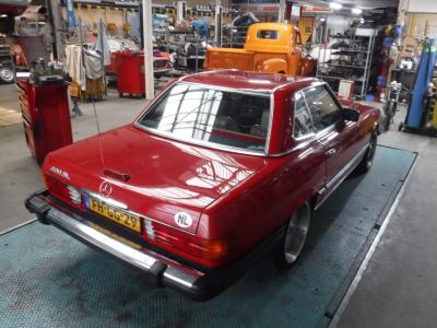 1985 Mercedes - Benz 380SL W107 Roadster red