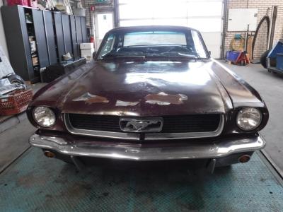 1965 Ford Mustang A code donkerrood