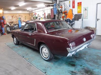 1965 Ford Mustang A code donkerrood