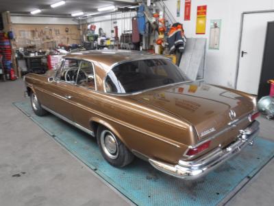 1966 Mercedes - Benz 250SE coupe gold W111