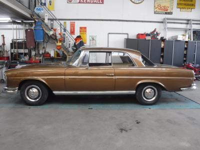 1966 Mercedes - Benz 250SE coupe gold W111