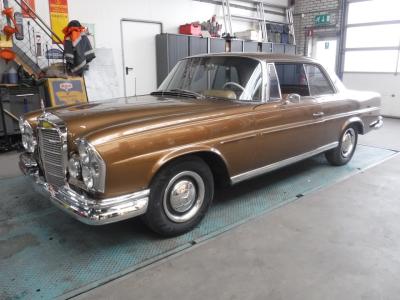 1966 Mercedes - Benz 250SE coupe gold W111