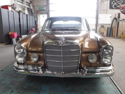 1966 Mercedes - Benz 250SE coupe gold W111