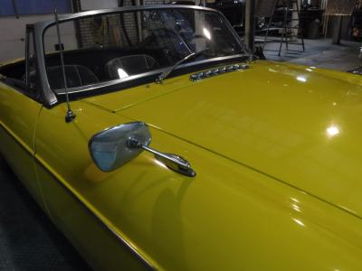 1967 MG B cabrio yellow