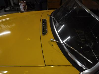 1967 MG B cabrio yellow