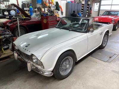 1963 Triumph TR4 white no. 21045