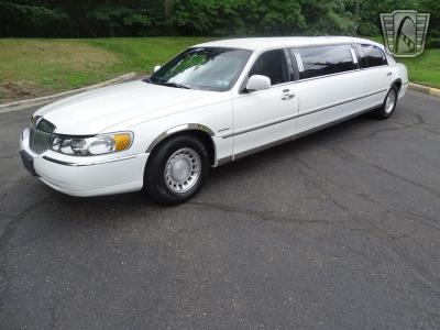 2001 Lincoln Town Car