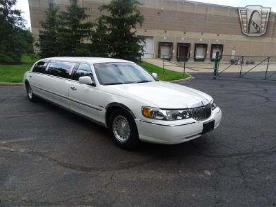 2001 Lincoln Town Car